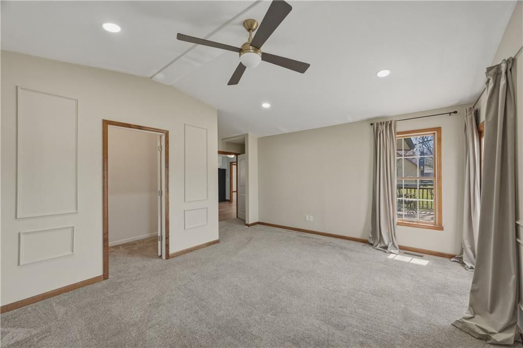 727 N Leonard Street — photo 27
