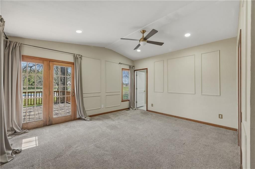 727 N Leonard Street — photo 29