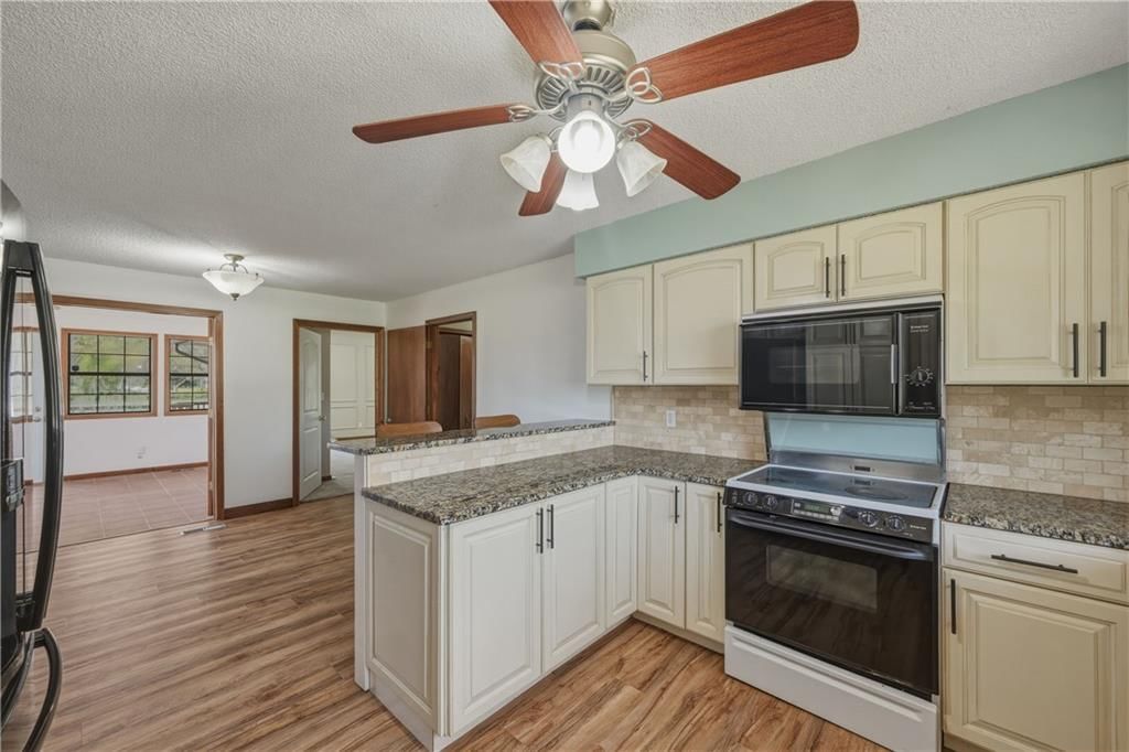 727 N Leonard Street — photo 31