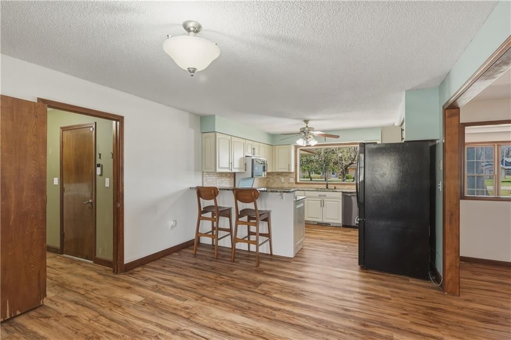 727 N Leonard Street — photo 35