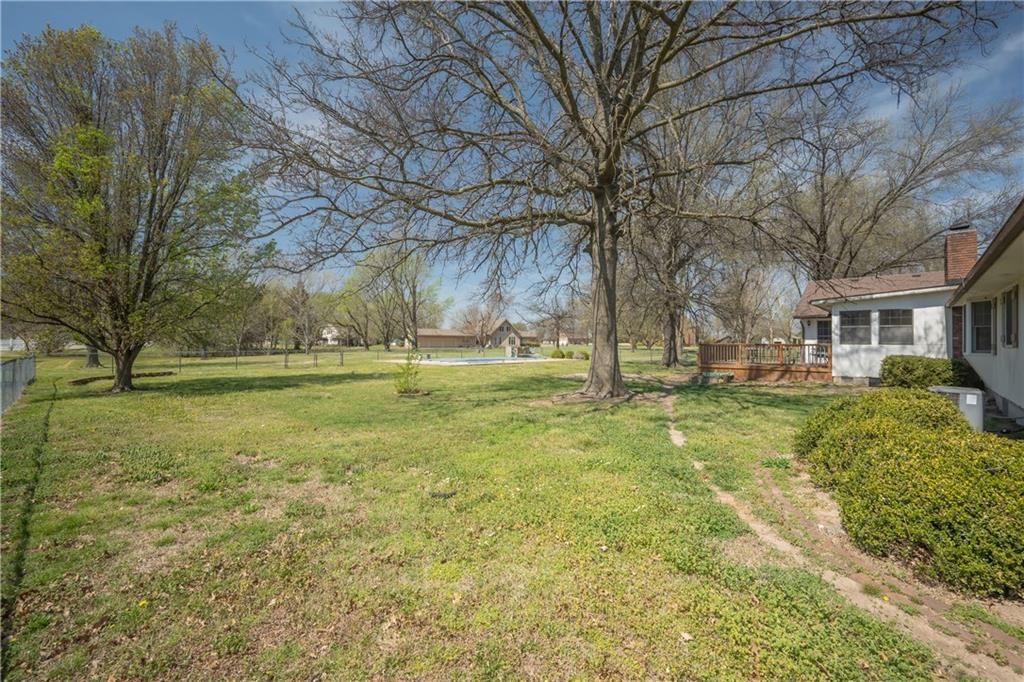 727 N Leonard Street — photo 40