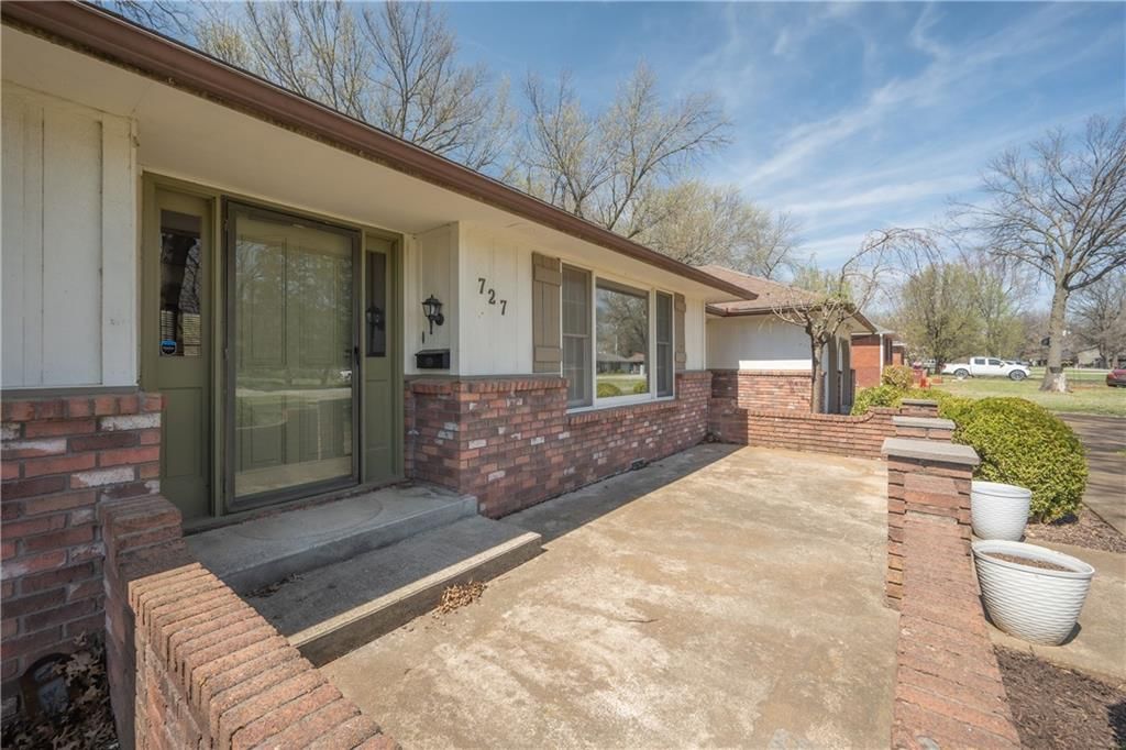 727 N Leonard Street — photo 41
