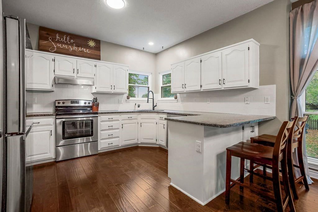 Photo 9 of 34 - 21525 W 51st Street