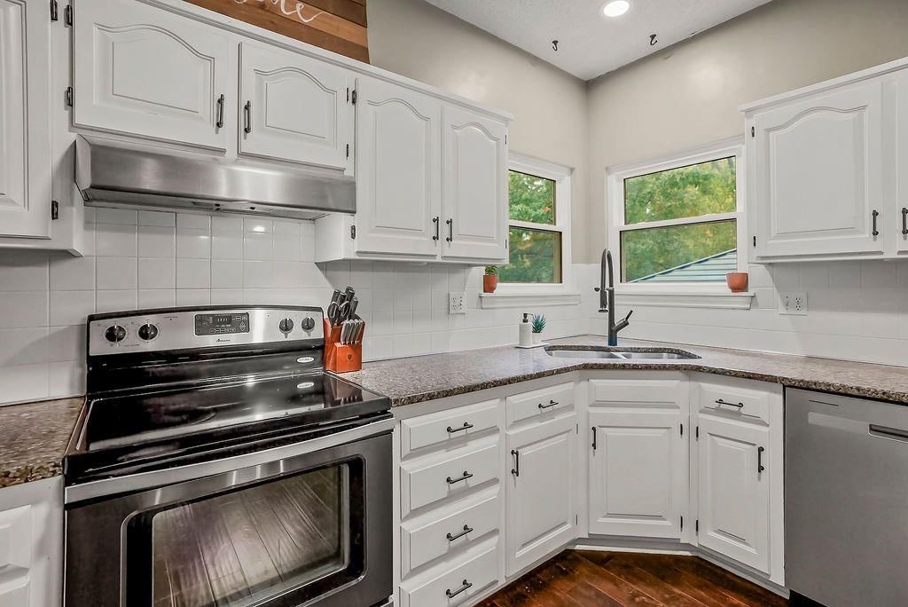 Photo 11 of 34 - 21525 W 51st Street