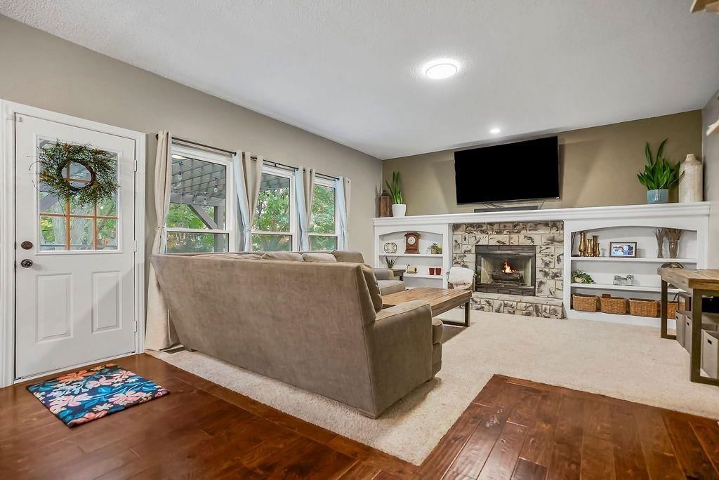 Photo 17 of 34 - 21525 W 51st Street