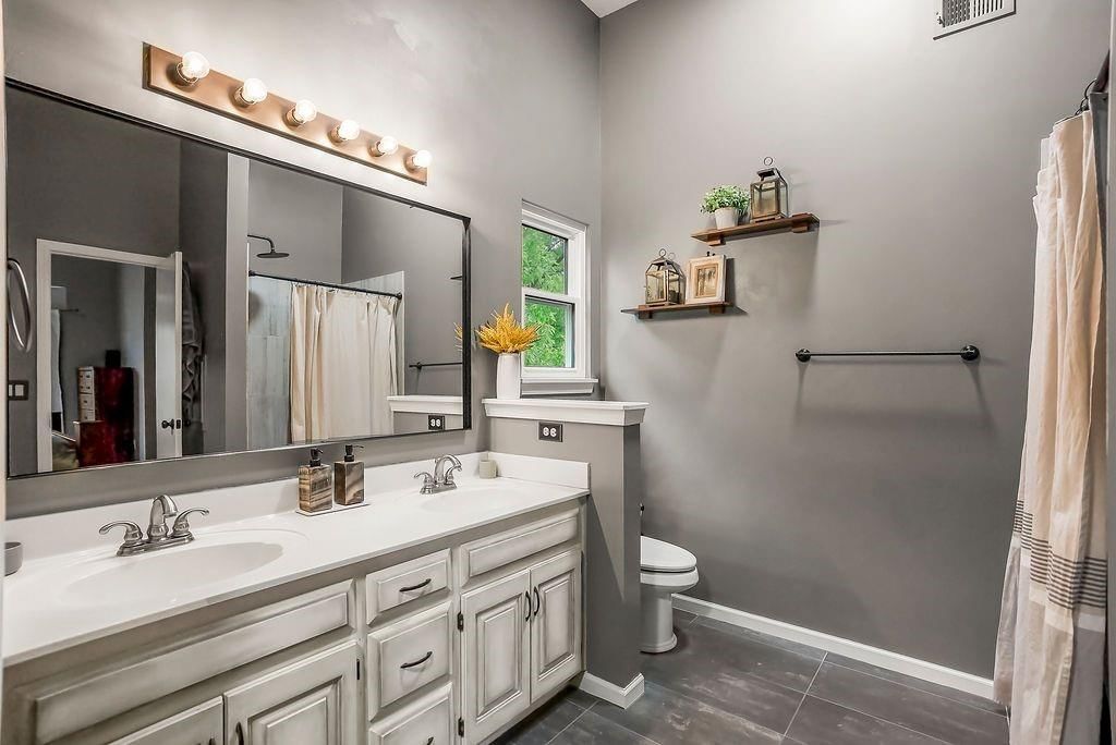 Photo 21 of 34 - 21525 W 51st Street