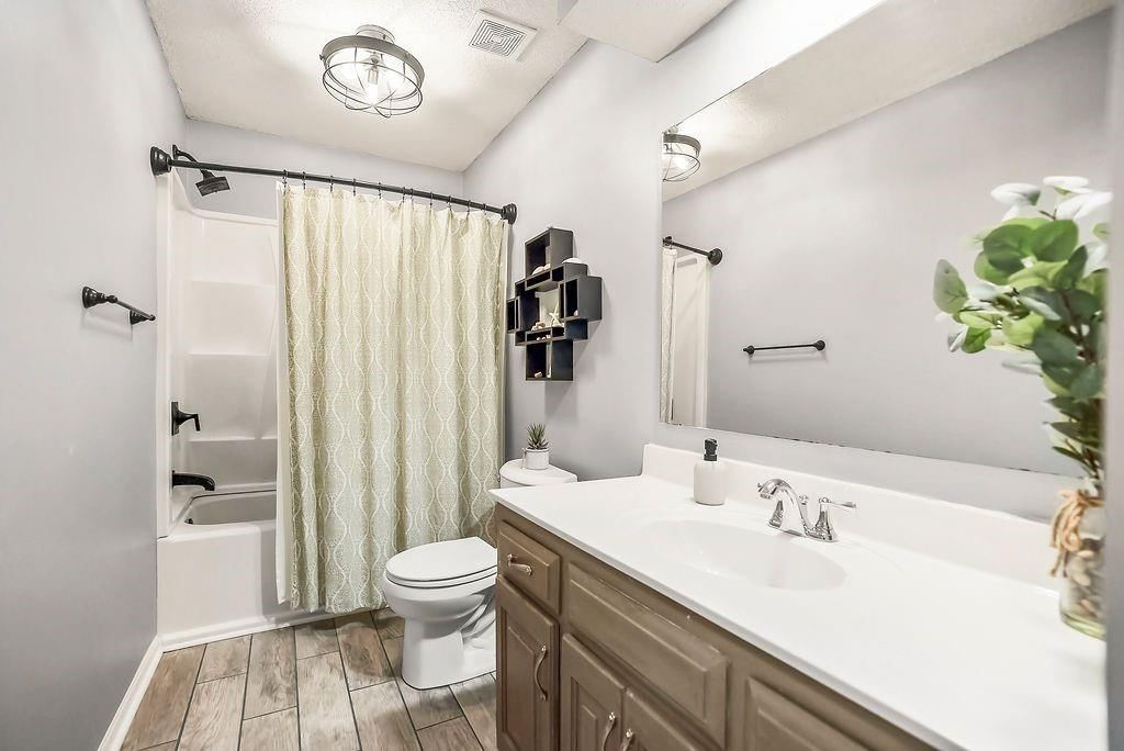 Photo 24 of 34 - 21525 W 51st Street