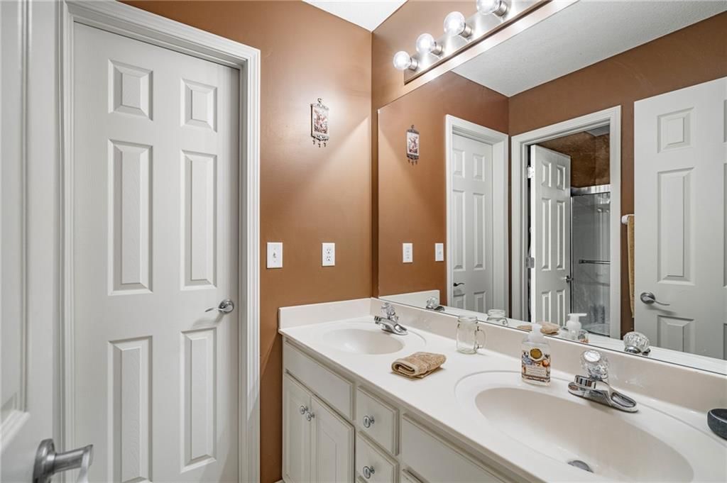 15801 Parkhill Street — photo 36