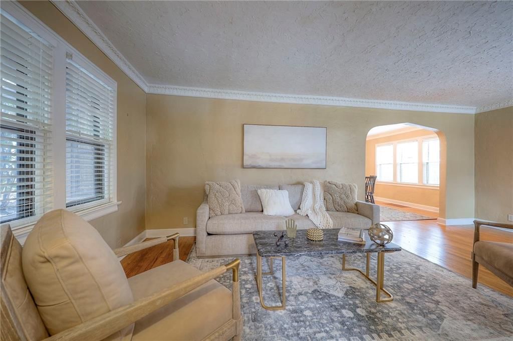 308 E Winthrope Road — photo 3