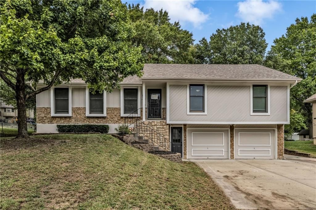 3712 NE 77th Street, Gladstone, MO