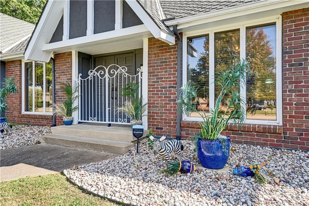3451 S Scott Avenue — photo 3