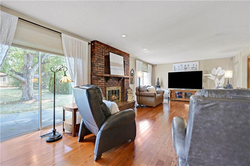 3451 S Scott Avenue — photo 14