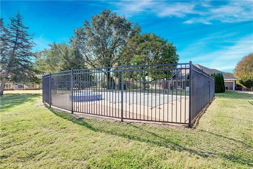 3451 S Scott Avenue — photo 40