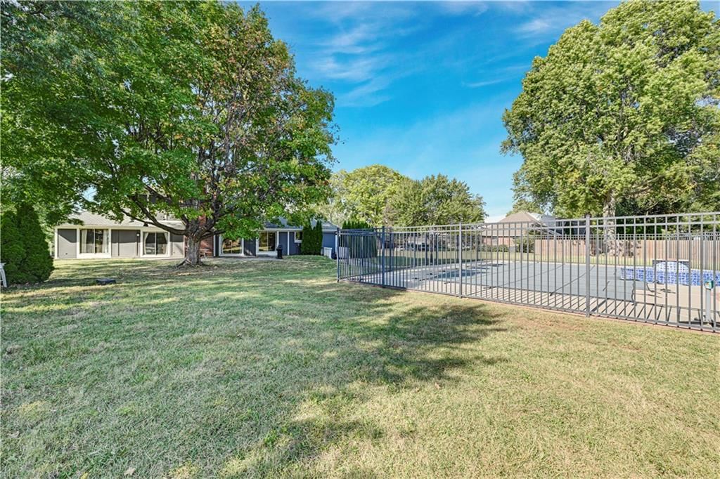 3451 S Scott Avenue — photo 42
