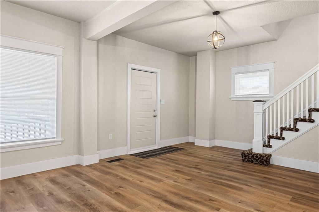 2319 Norton Avenue — photo 9