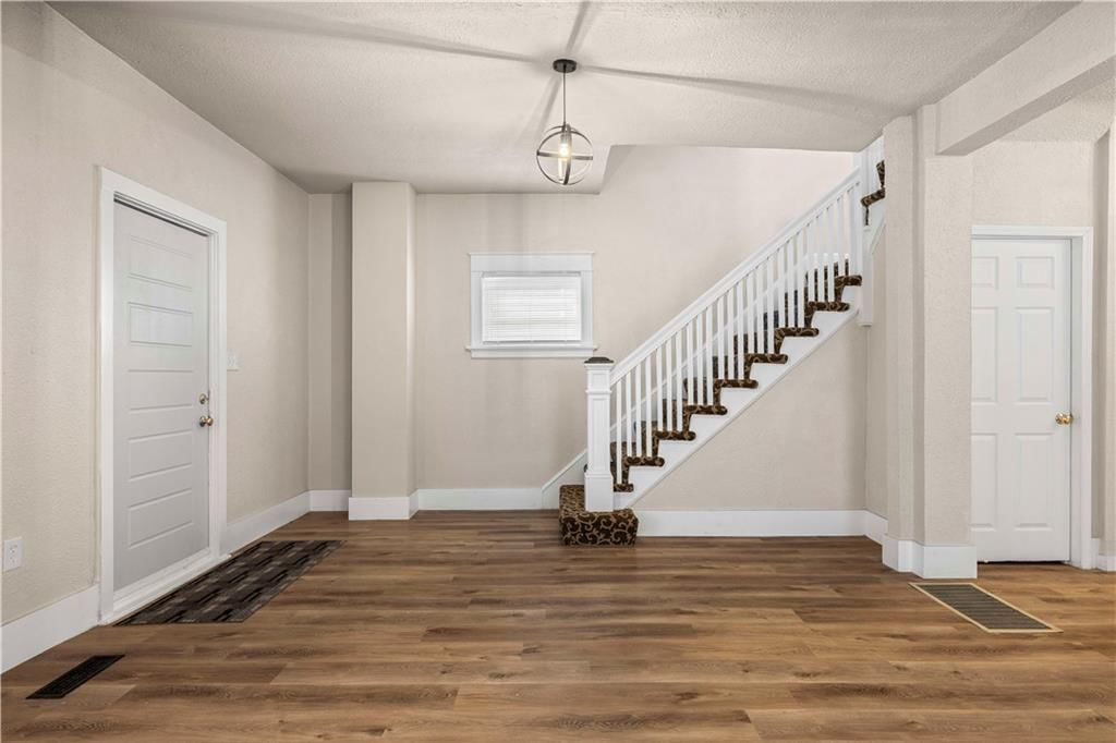 2319 Norton Avenue — photo 10