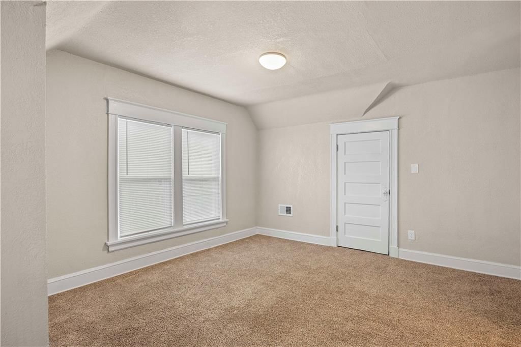 2319 Norton Avenue — photo 17