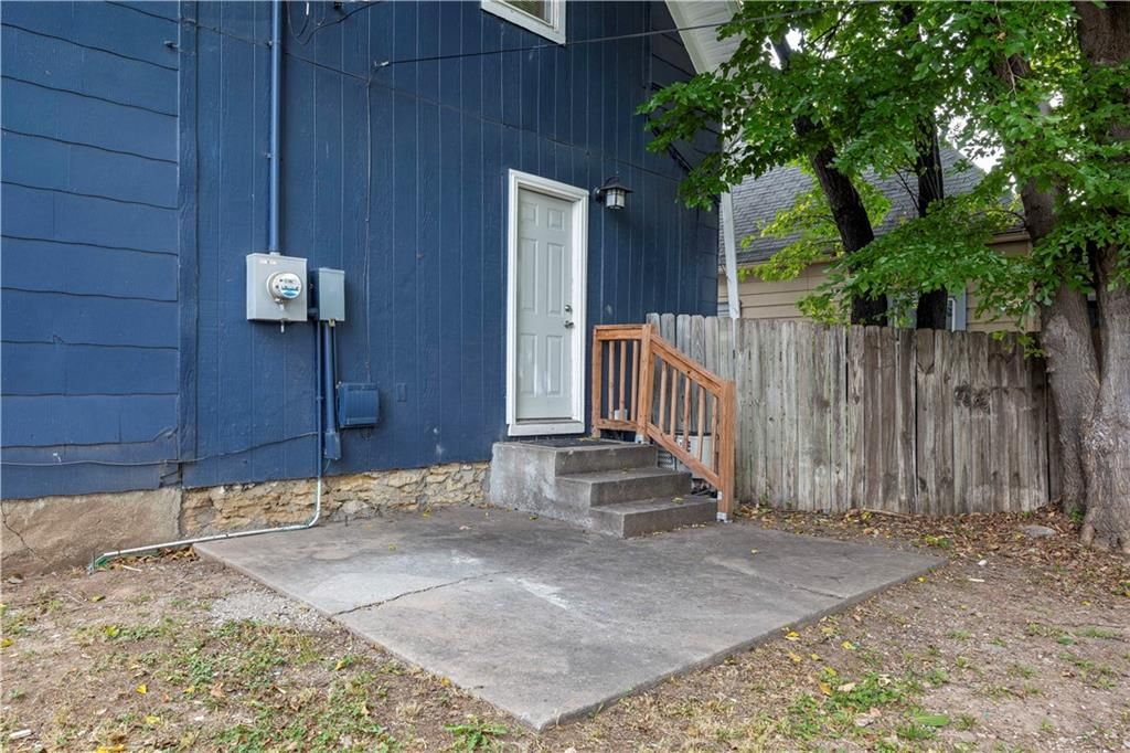 2319 Norton Avenue — photo 23