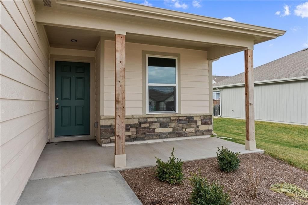 2288 Woodfield Drive, Tonganoxie, KS
