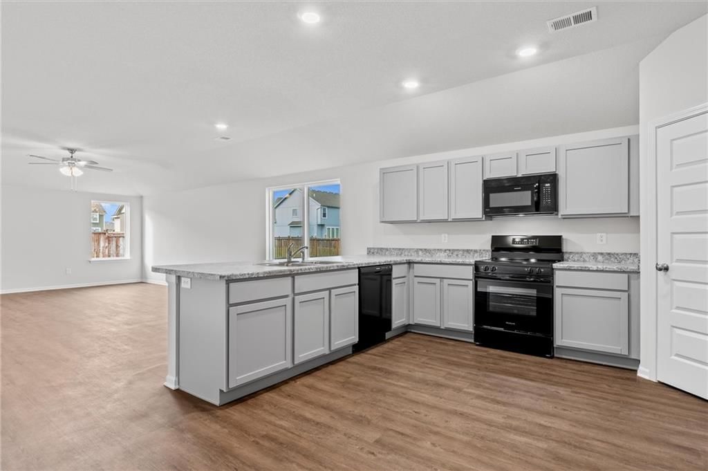 2288 Woodfield Drive — photo 6