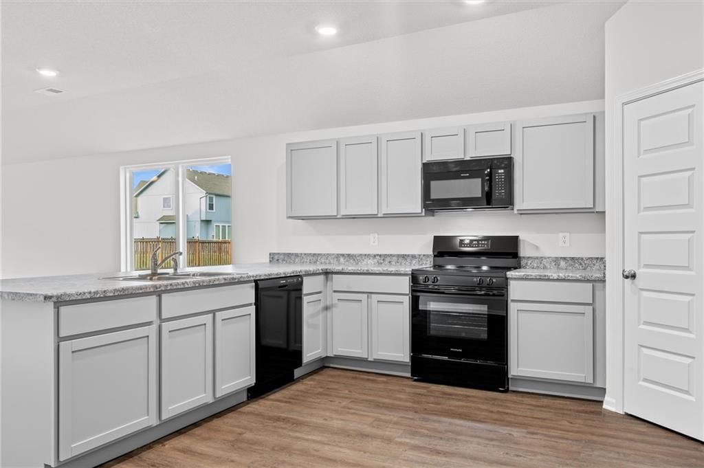 2288 Woodfield Drive — photo 7