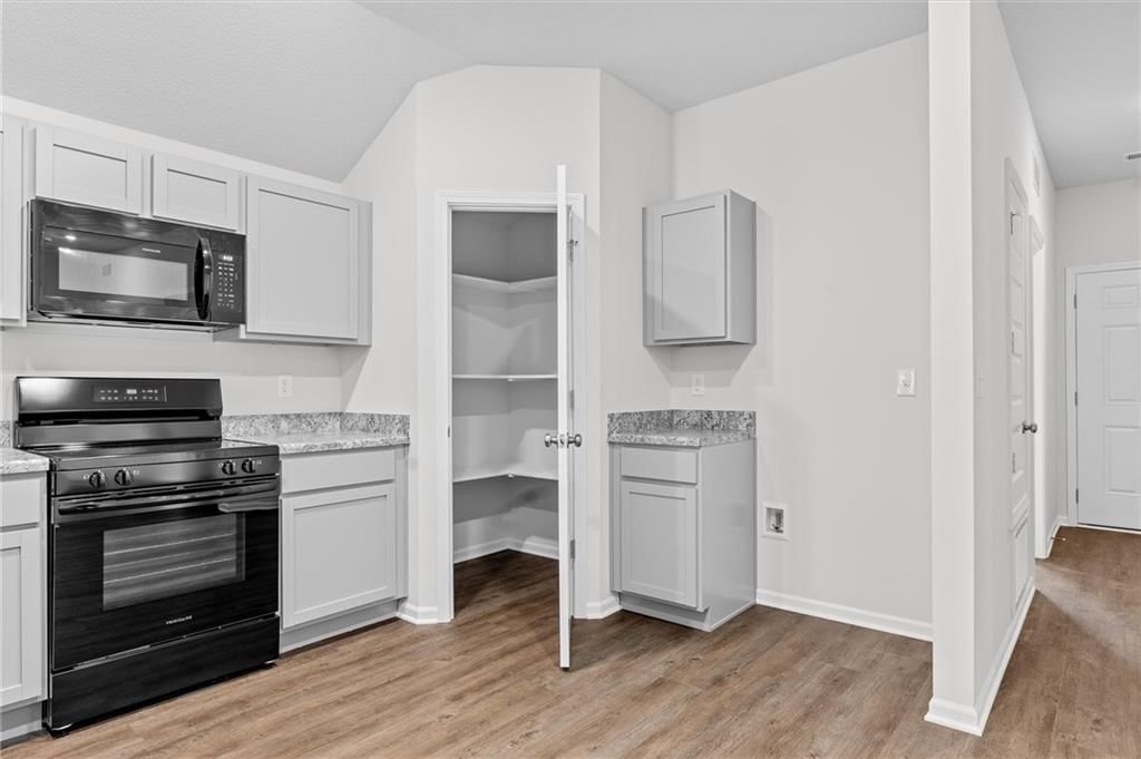 2288 Woodfield Drive — photo 11