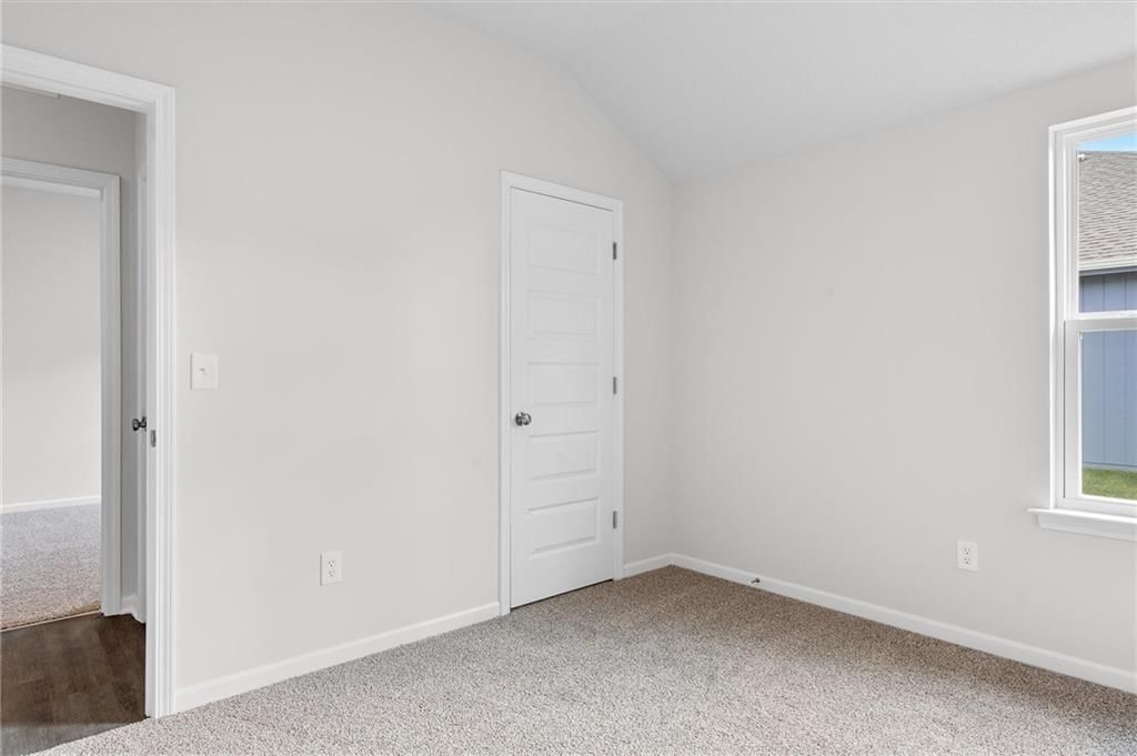 2288 Woodfield Drive — photo 32