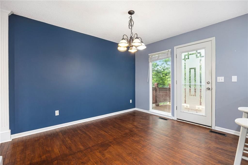 417 N Locust Street — photo 7