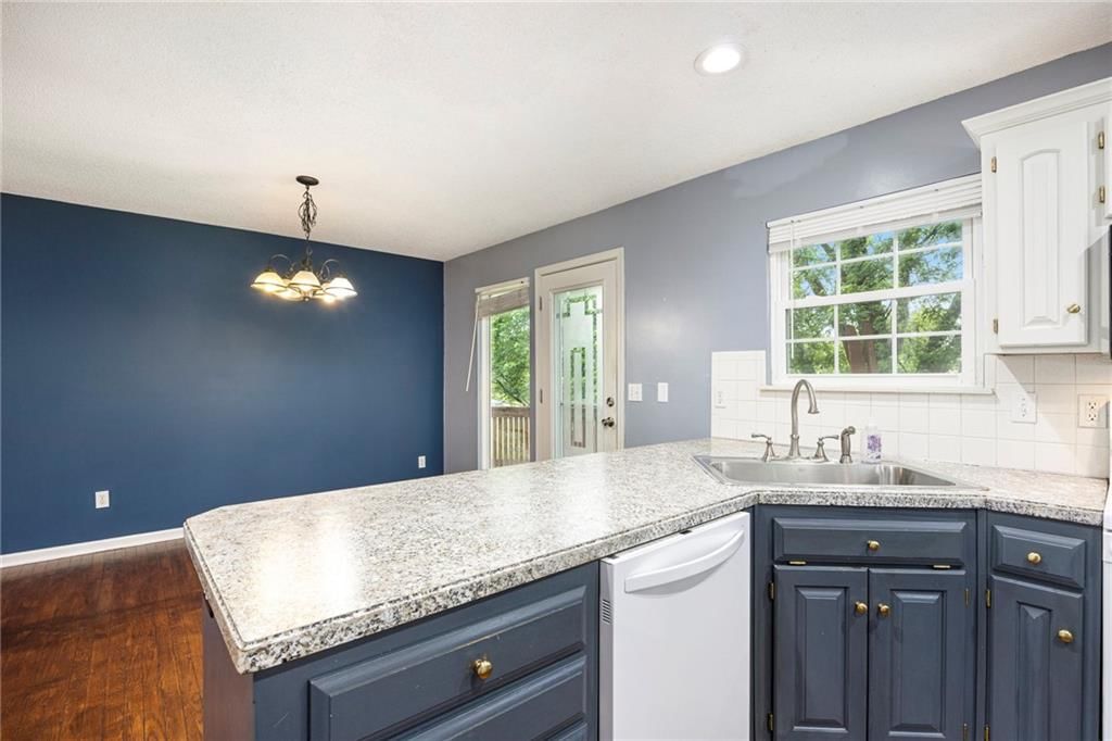 417 N Locust Street — photo 10