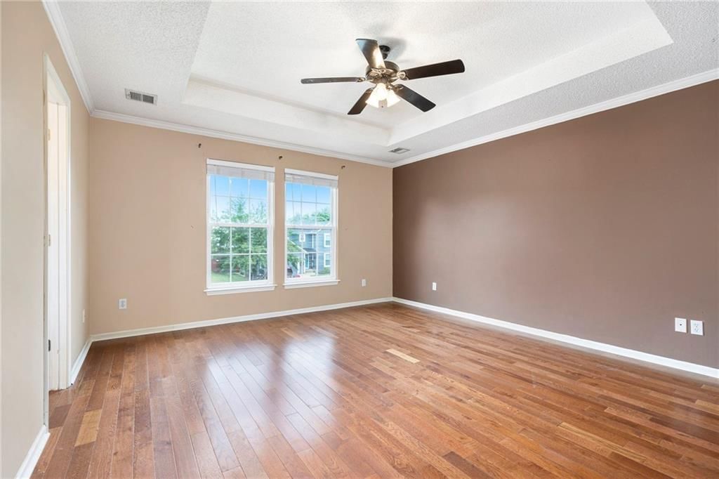 417 N Locust Street — photo 11