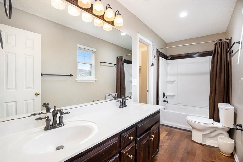 417 N Locust Street — photo 12