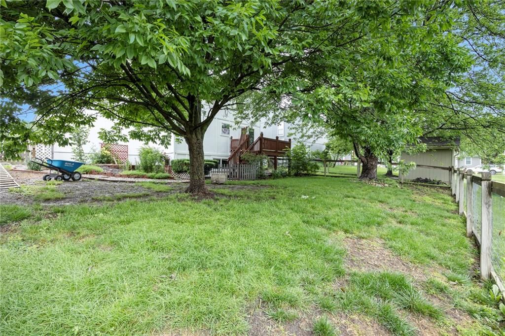 417 N Locust Street — photo 19