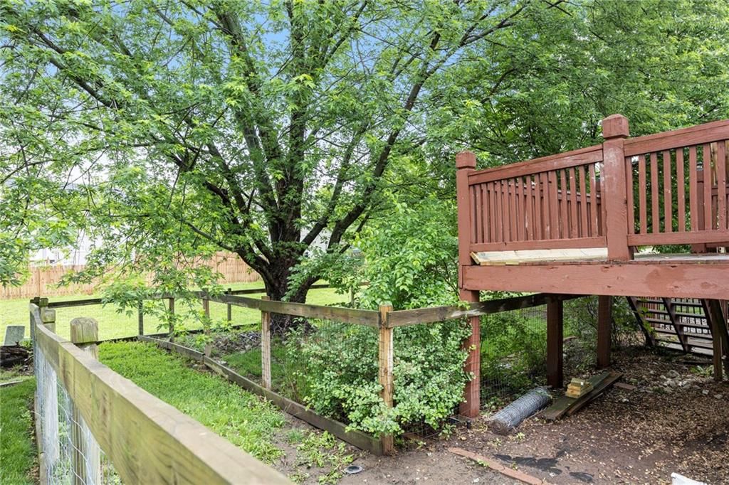 417 N Locust Street — photo 21