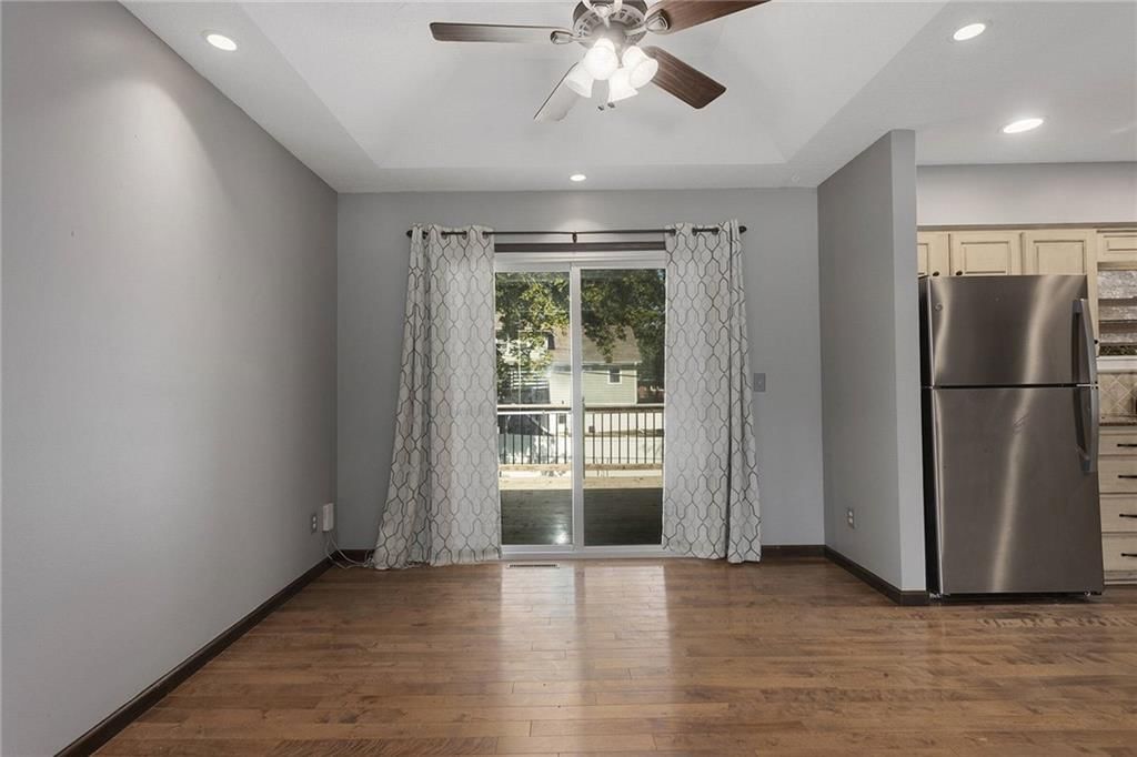 Photo 9 of 25 - 7937 N Forest Avenue