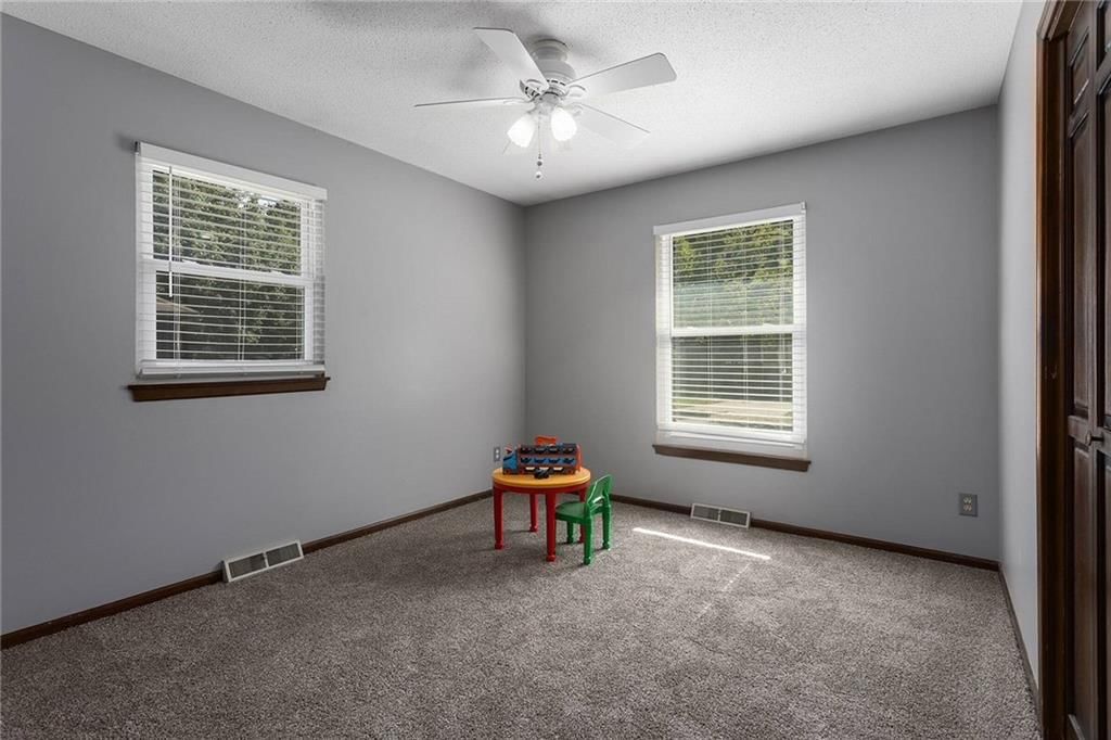 Photo 15 of 25 - 7937 N Forest Avenue