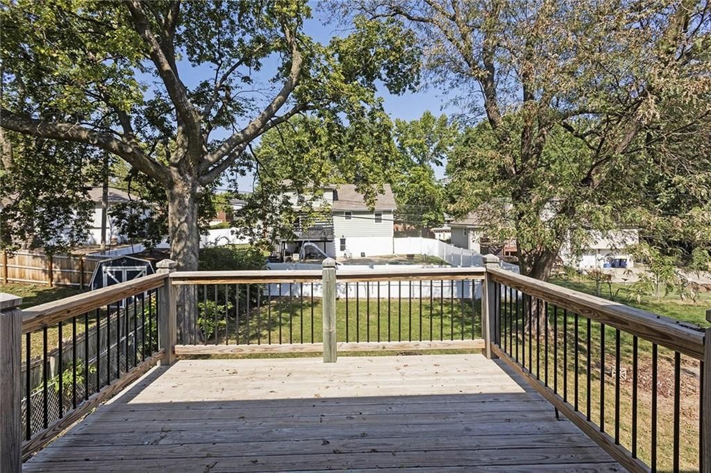 Photo 21 of 25 - 7937 N Forest Avenue