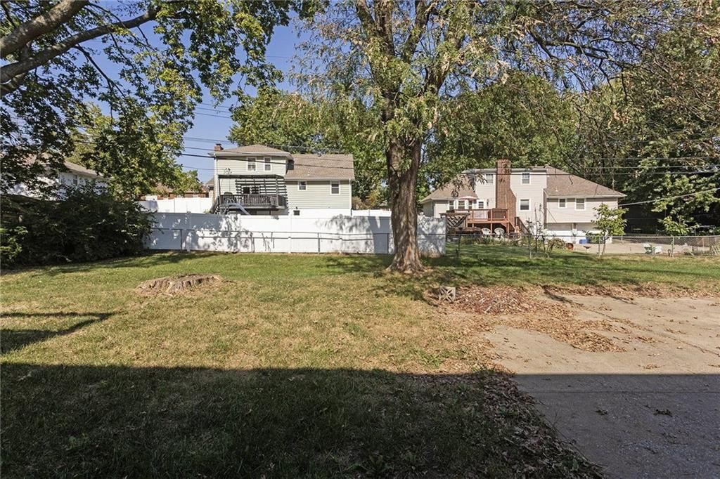 Photo 25 of 25 - 7937 N Forest Avenue