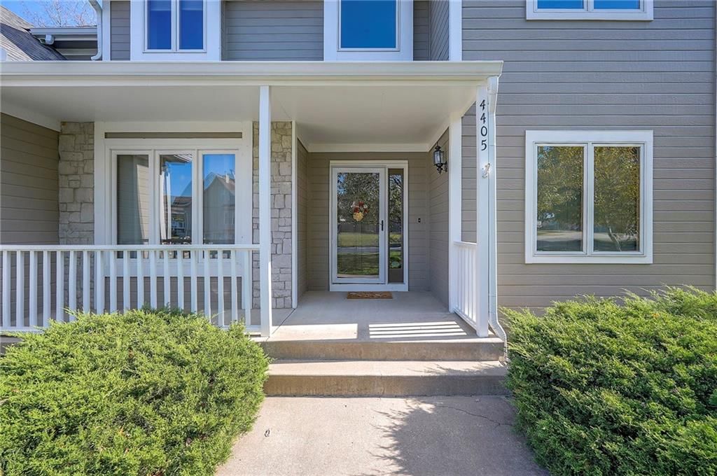 Photo 4 of 46 - 4405 Blue Jay Drive