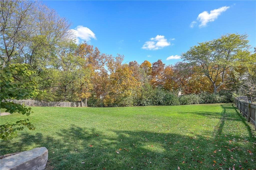 Photo 10 of 46 - 4405 Blue Jay Drive