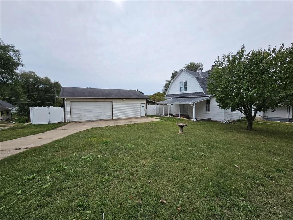 524 E Kansas Avenue, St Joseph, MO