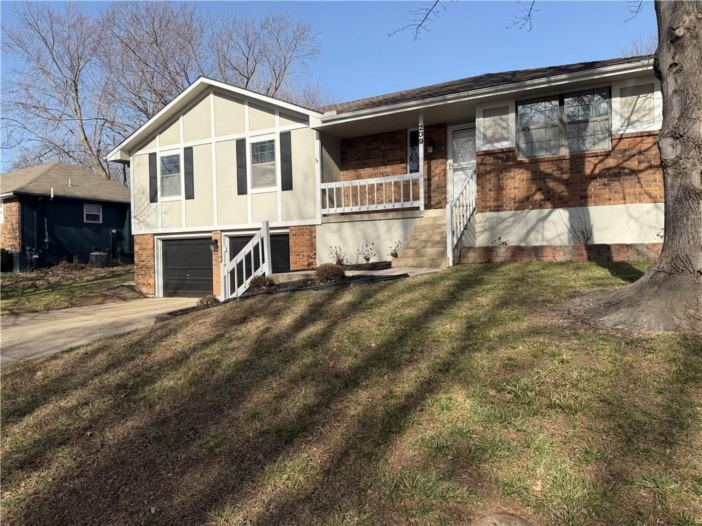 209 Williamsburg Drive — photo 2