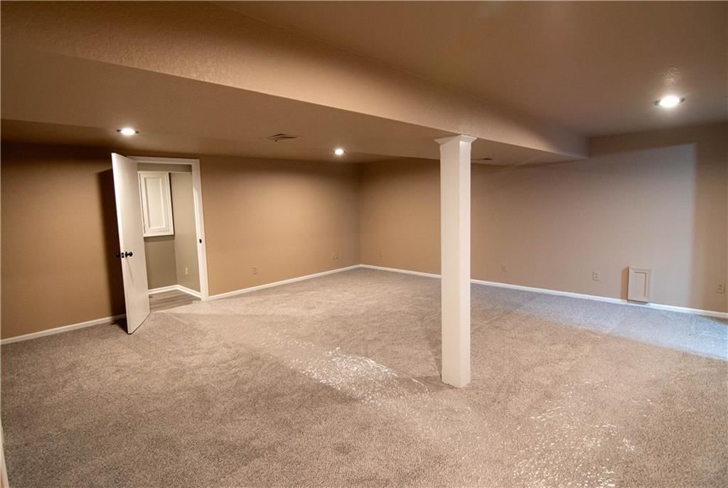 209 Williamsburg Drive — photo 21