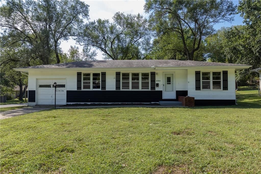 10909 E 60th Terrace, Raytown, MO