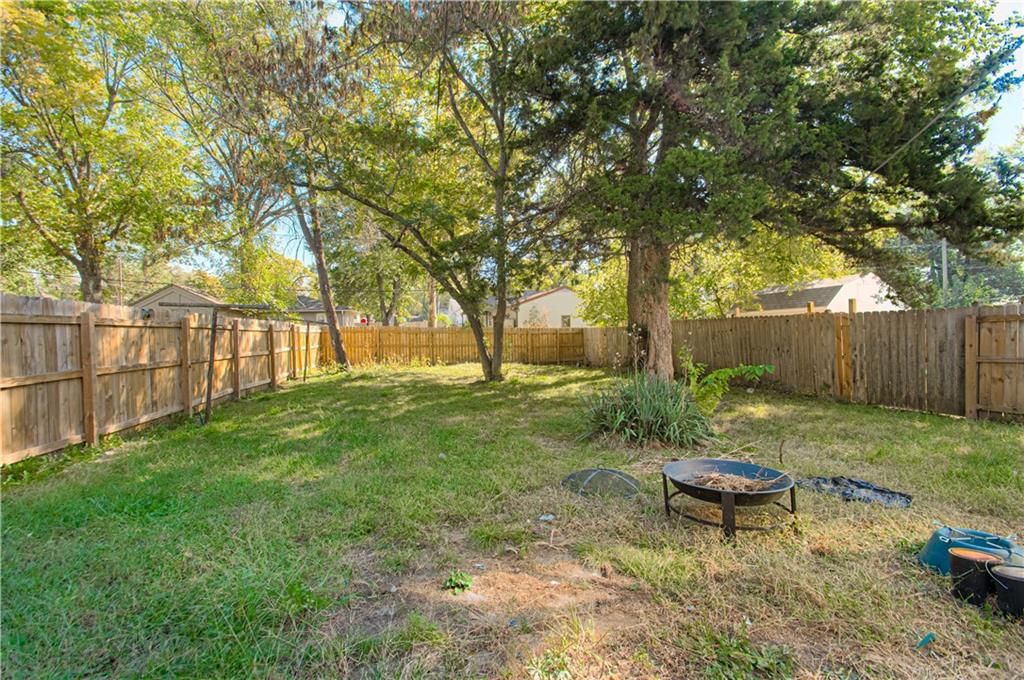 305 Walnut Street — photo 17