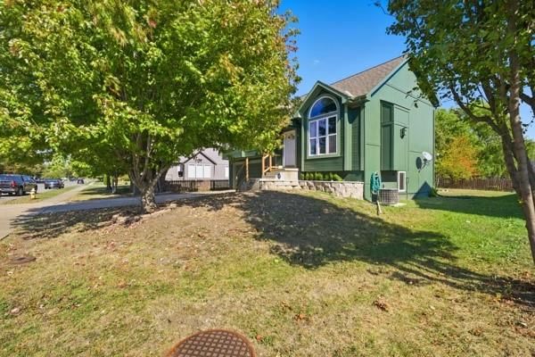 627 N POPLAR Street — photo 3