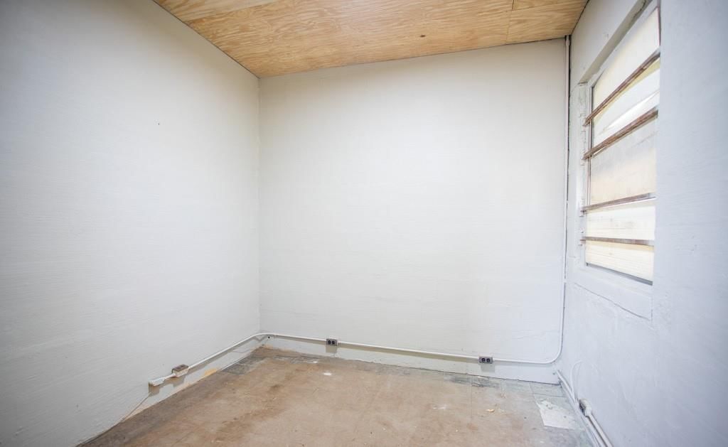 3812 Bennington Avenue — photo 11