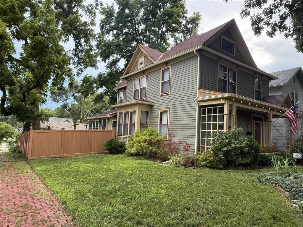 503 Marshall Street — photo 2