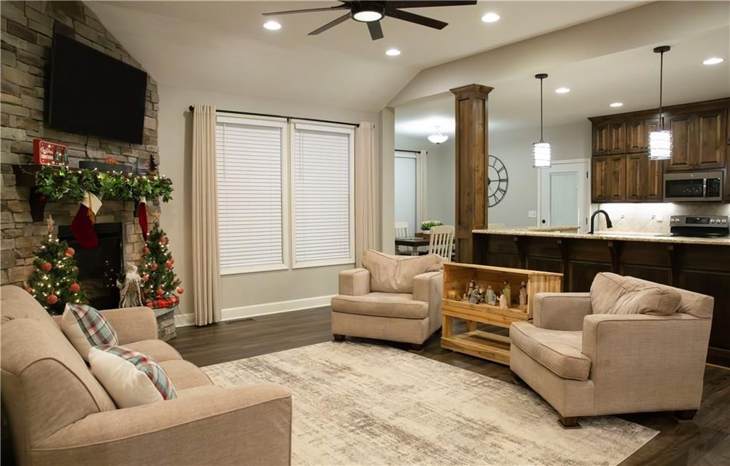 904 Edgewood Drive — photo 2
