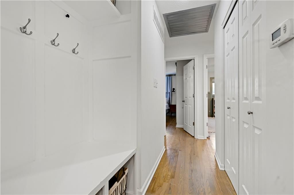 Photo 11 of 33 - 6411 W 77th Terrace