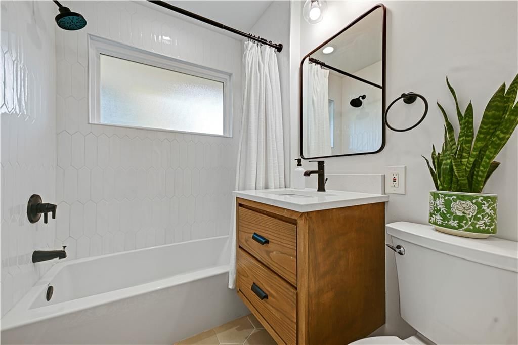 Photo 14 of 33 - 6411 W 77th Terrace